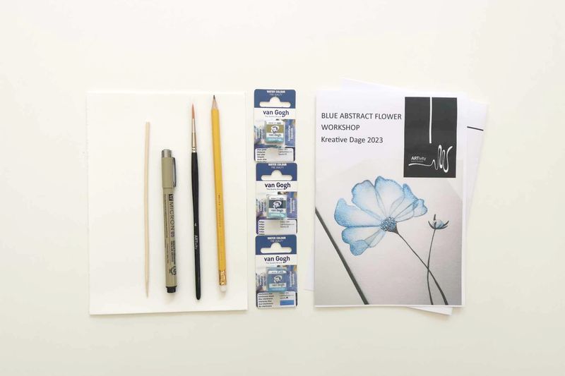 Blue Abstract Flower - akvarelworkshop for let øvede og begyndere på Kreative Dage 2023